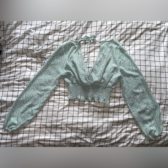 Cropped Puffy Sleeve Blouse - Picture 5 of 5